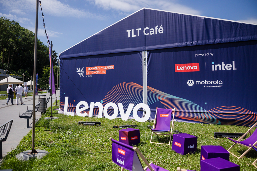 Strefa TLT Café na terenie konferencji, z logotypami Partnerów Lenovo, Intel i Motorola